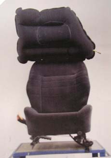 Bild 7: Fahrer mit Muster Aktive Kopfstütze